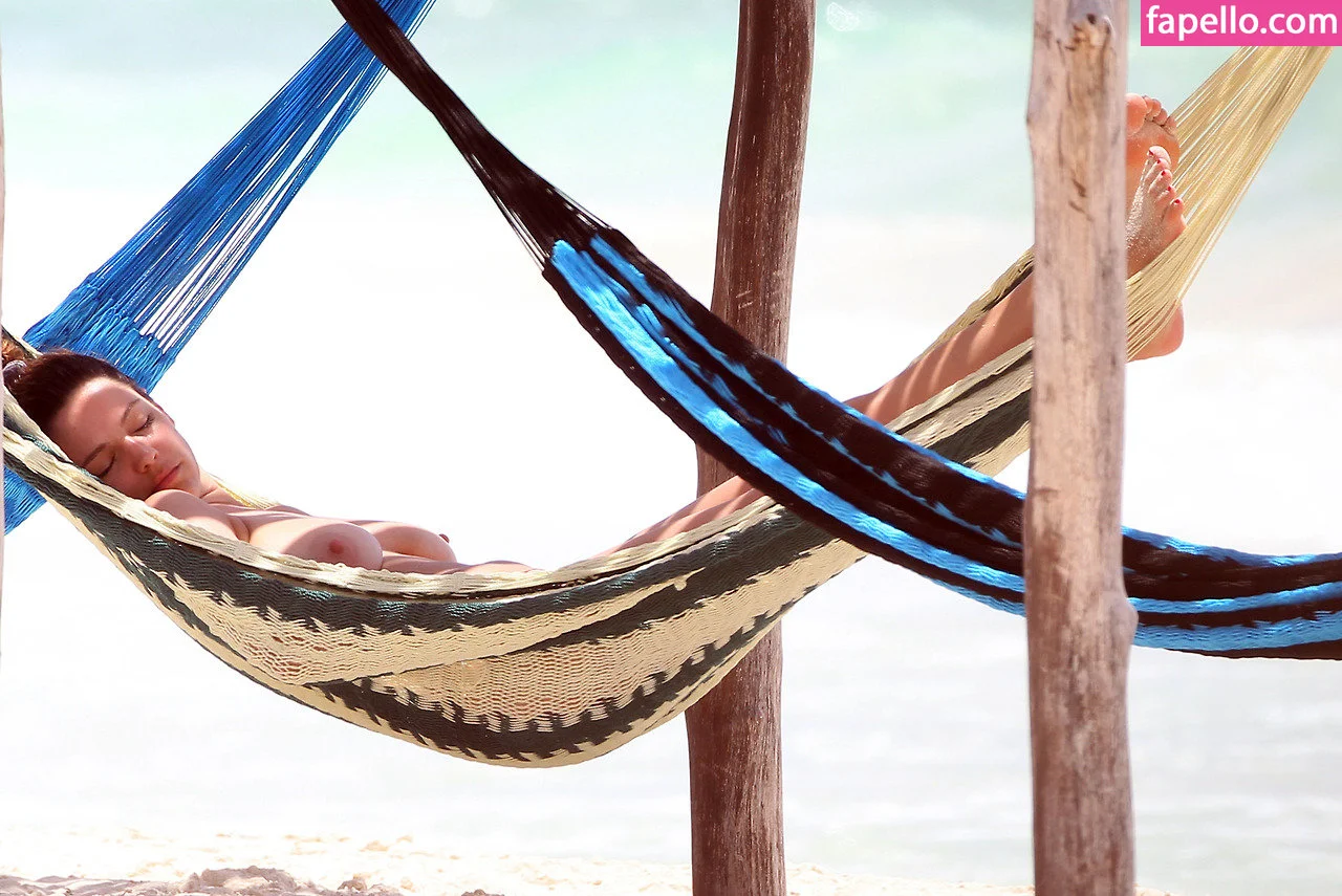 Kelly Brook Onlyfans Photo Gallery 