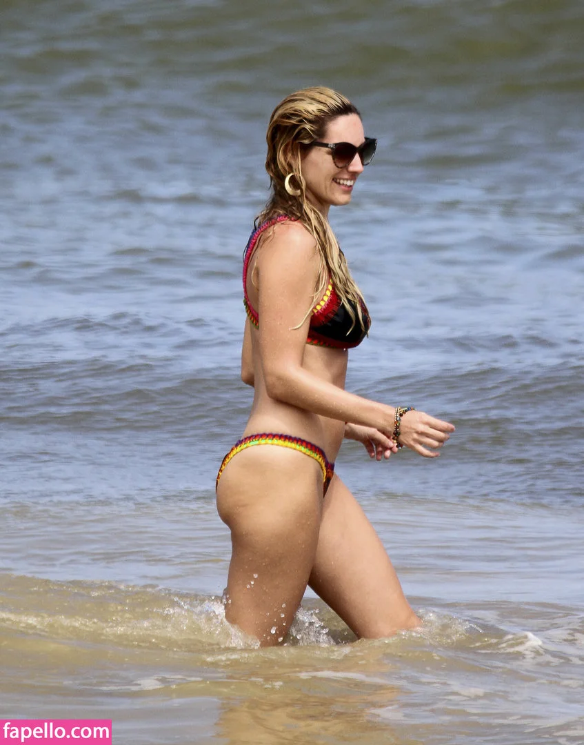 Kelly Brook Onlyfans Photo Gallery 