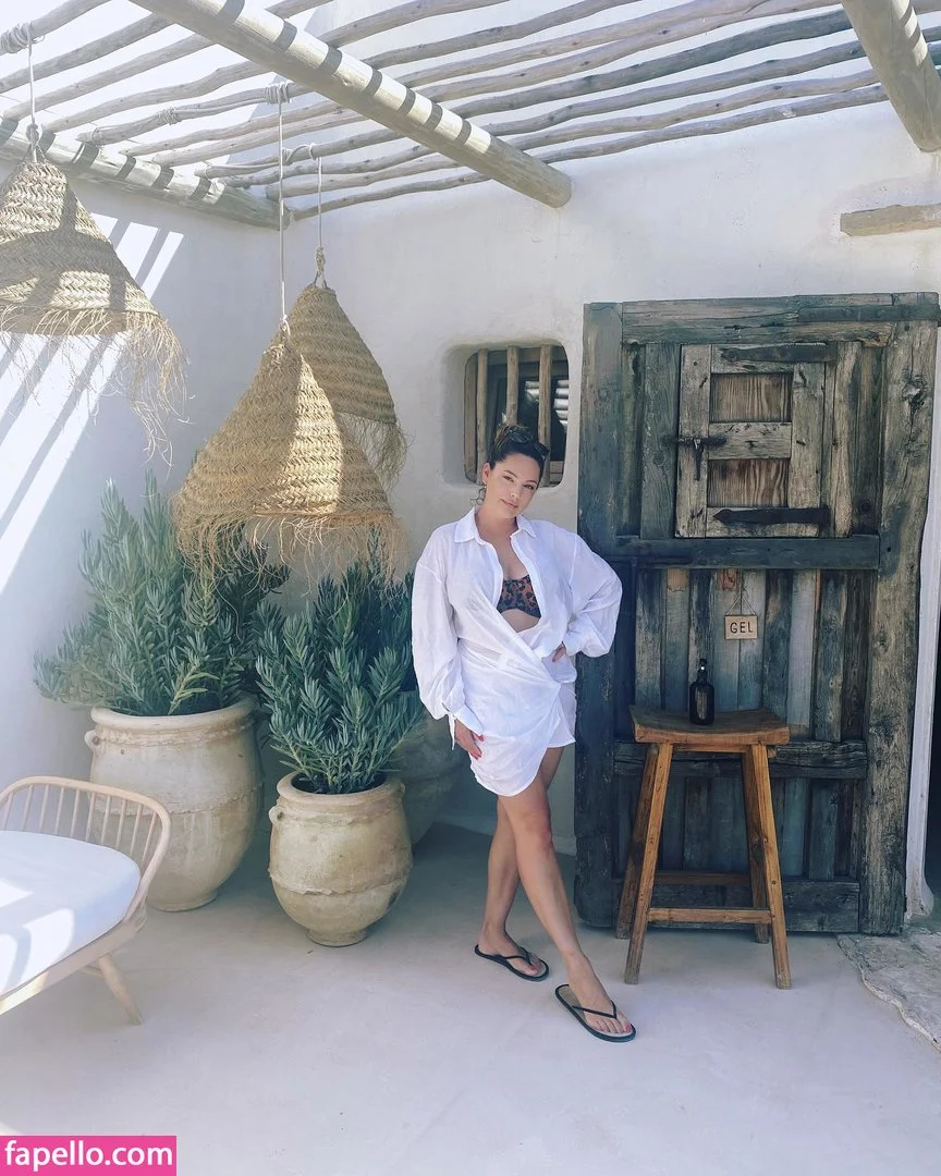 Kelly Brook Onlyfans Photo Gallery 