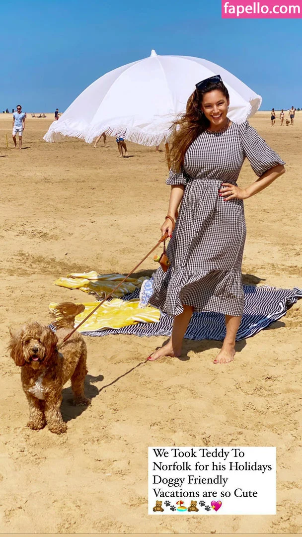 Kelly Brook Onlyfans Photo Gallery 