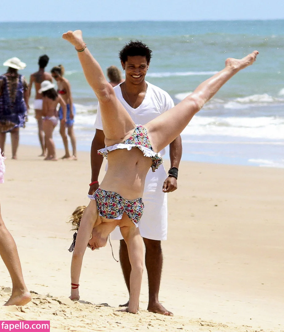 Kelly Brook Onlyfans Photo Gallery 