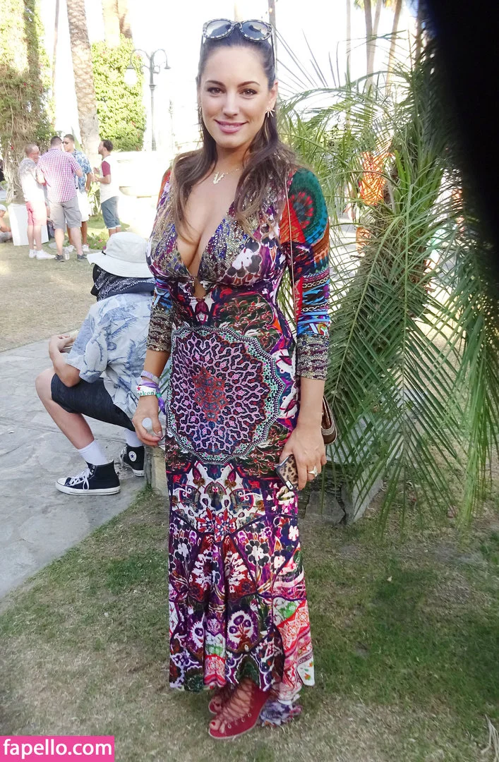 Kelly Brook Onlyfans Photo Gallery 