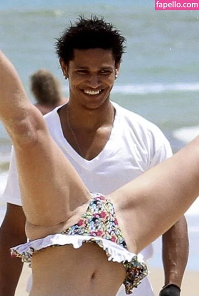 Kelly Brook Onlyfans Photo Gallery 