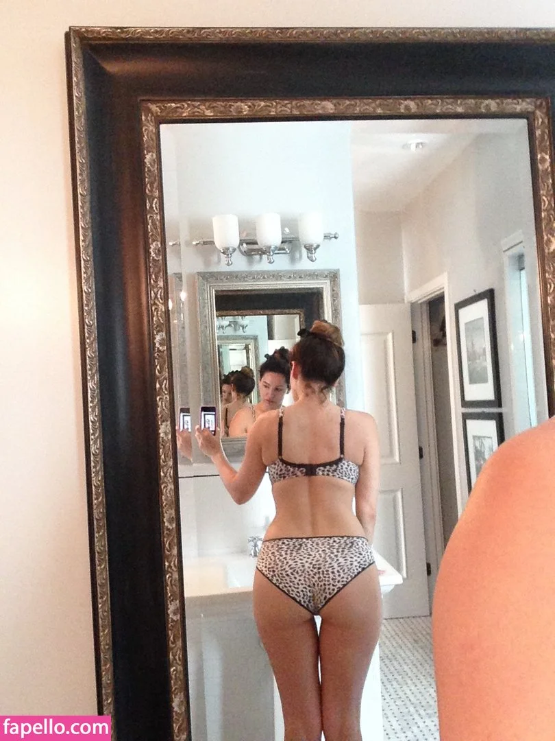 Kelly Brook Onlyfans Photo Gallery 