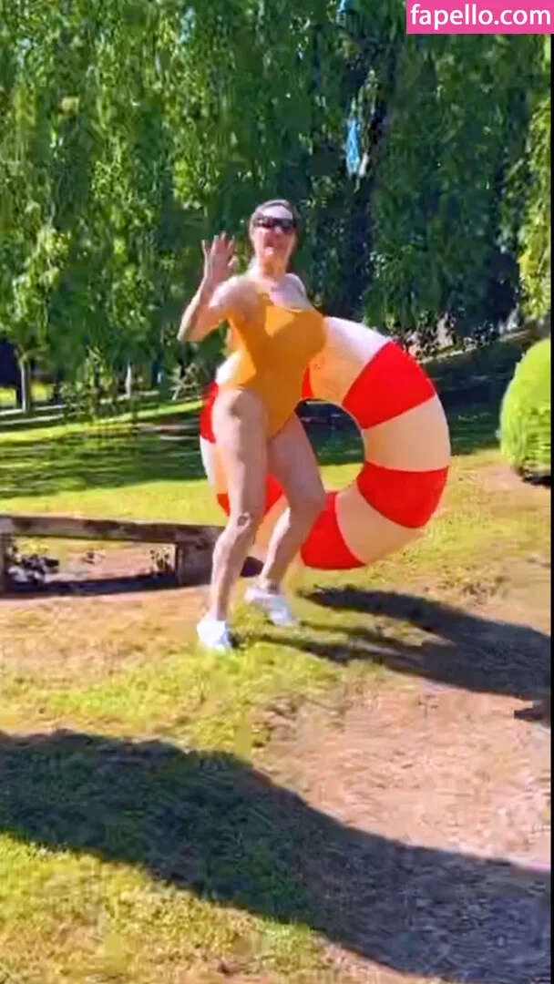 Kelly Brook Onlyfans Photo Gallery 