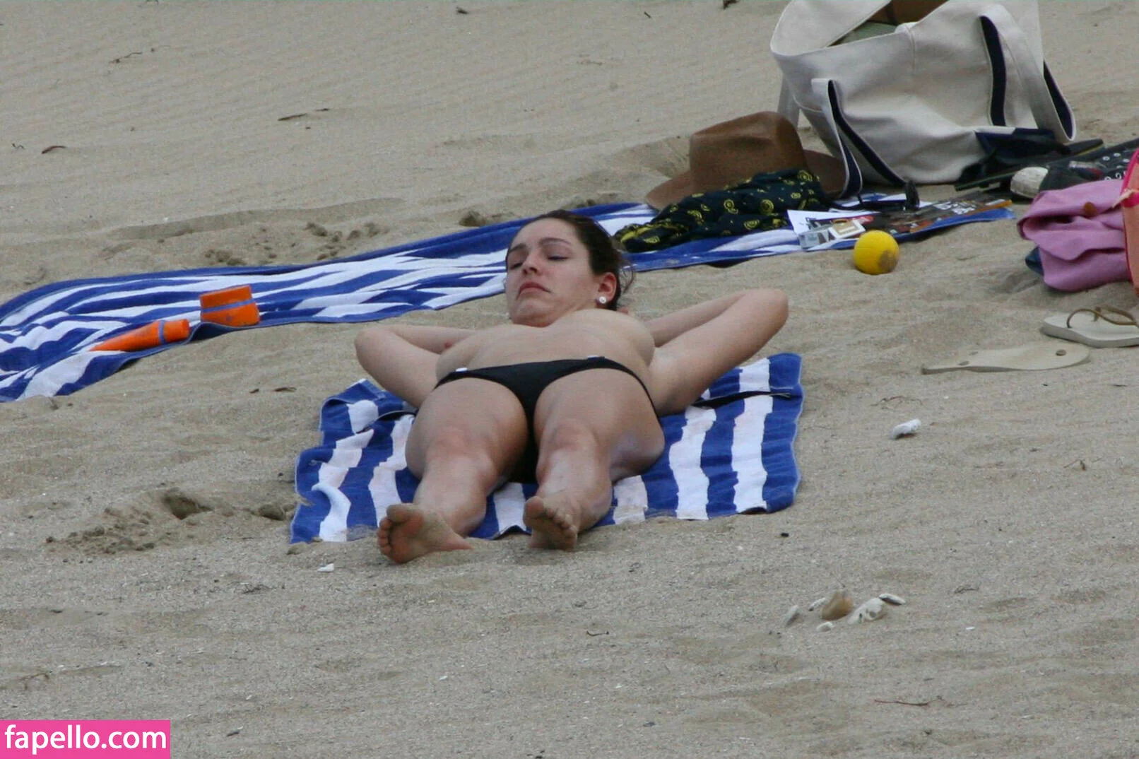 Kelly Brook Onlyfans Photo Gallery 