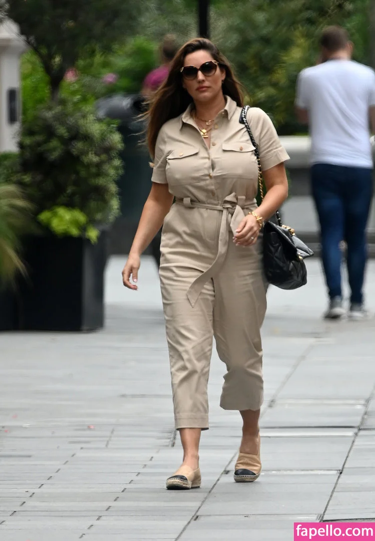 Kelly Brook Onlyfans Photo Gallery 