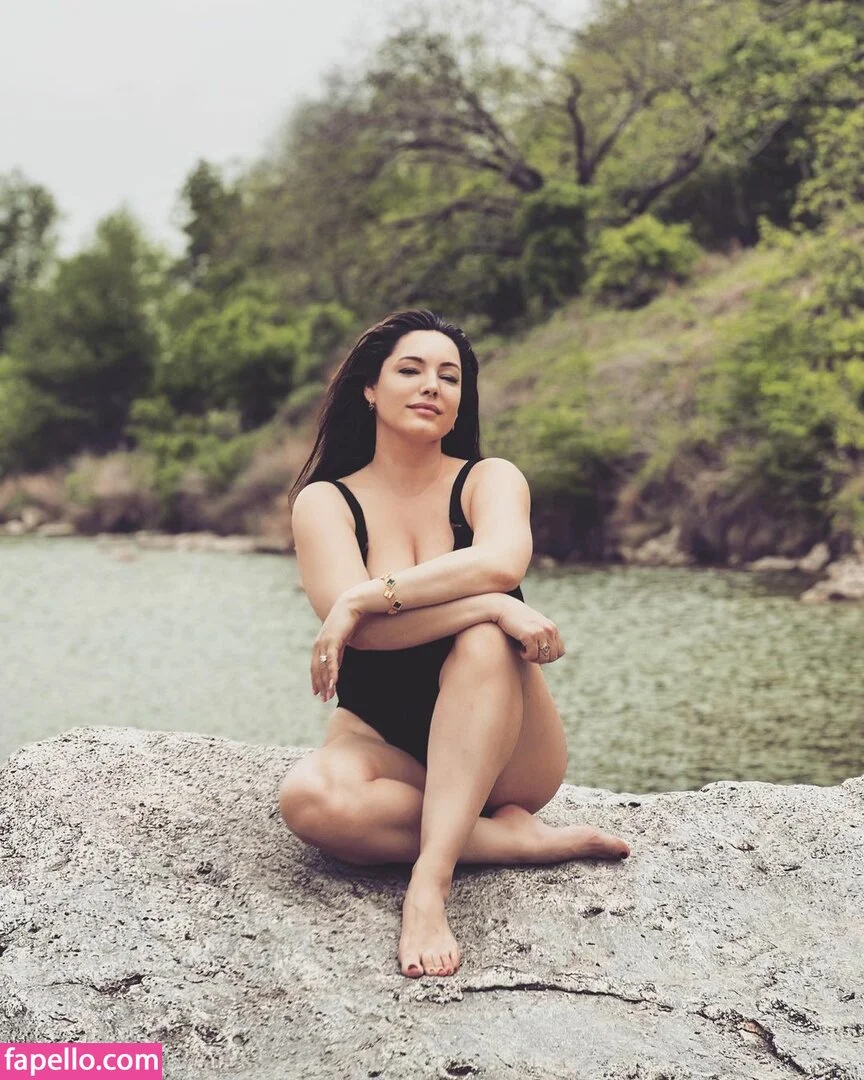 Kelly Brook Onlyfans Photo Gallery 