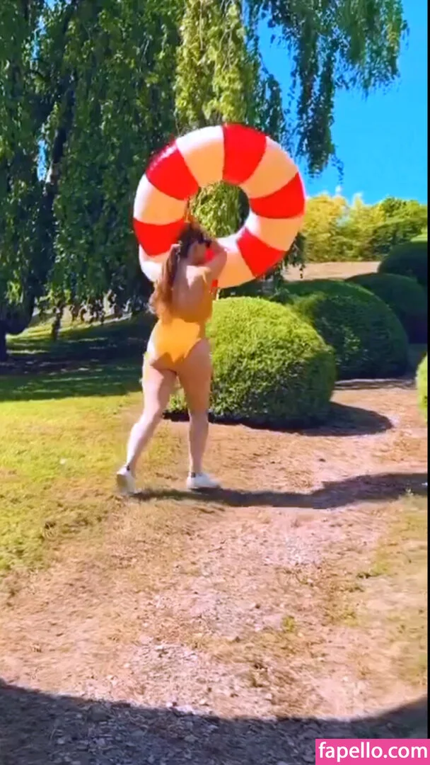 Kelly Brook Onlyfans Photo Gallery 