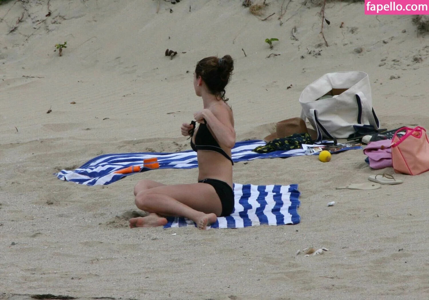 Kelly Brook Onlyfans Photo Gallery 