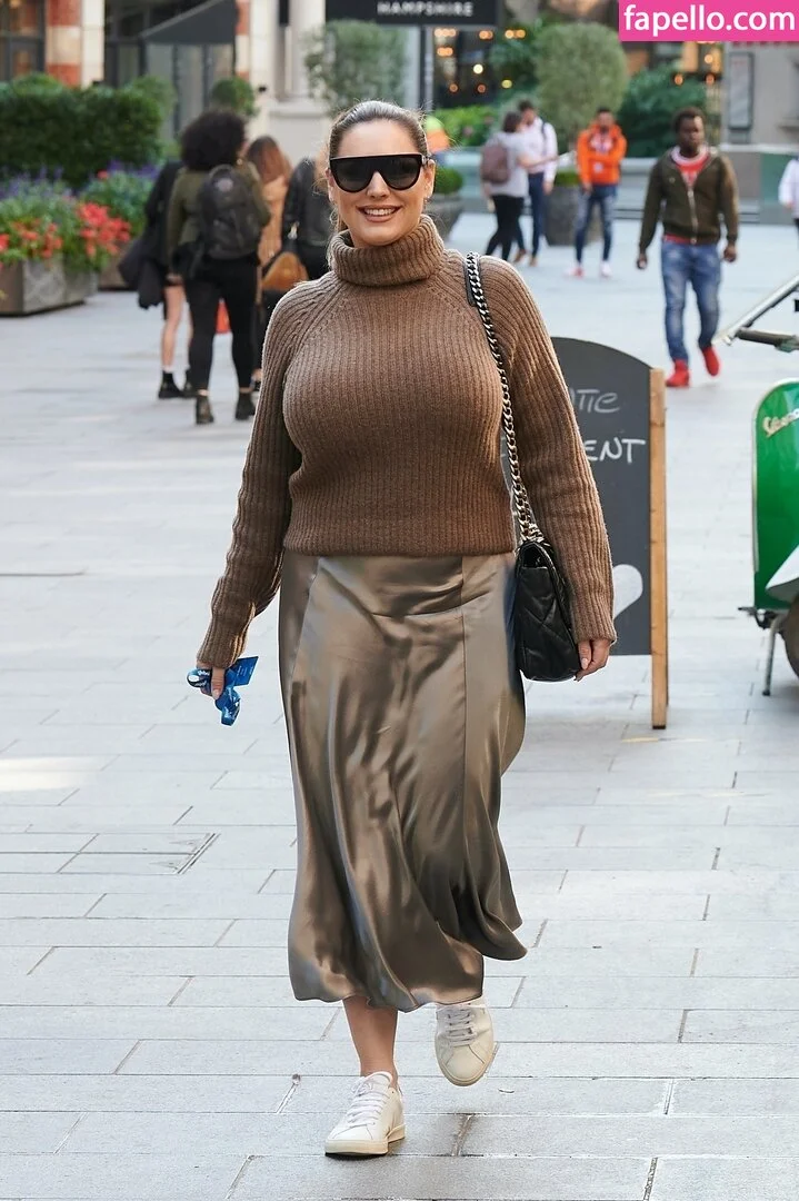 Kelly Brook Onlyfans Photo Gallery 