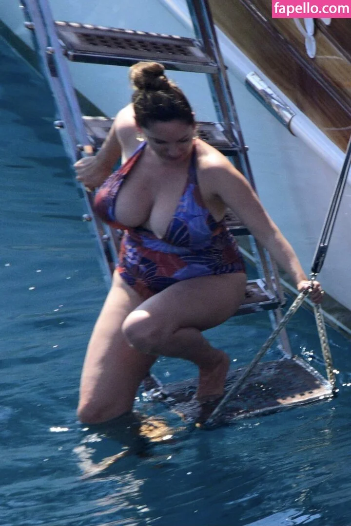 Kelly Brook Onlyfans Photo Gallery 