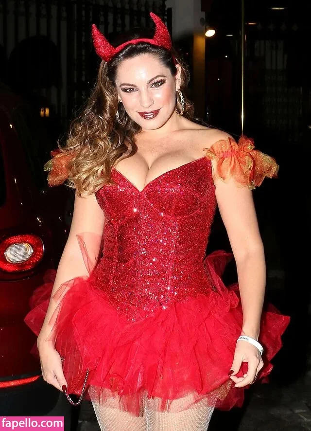 Kelly Brook Onlyfans Photo Gallery 