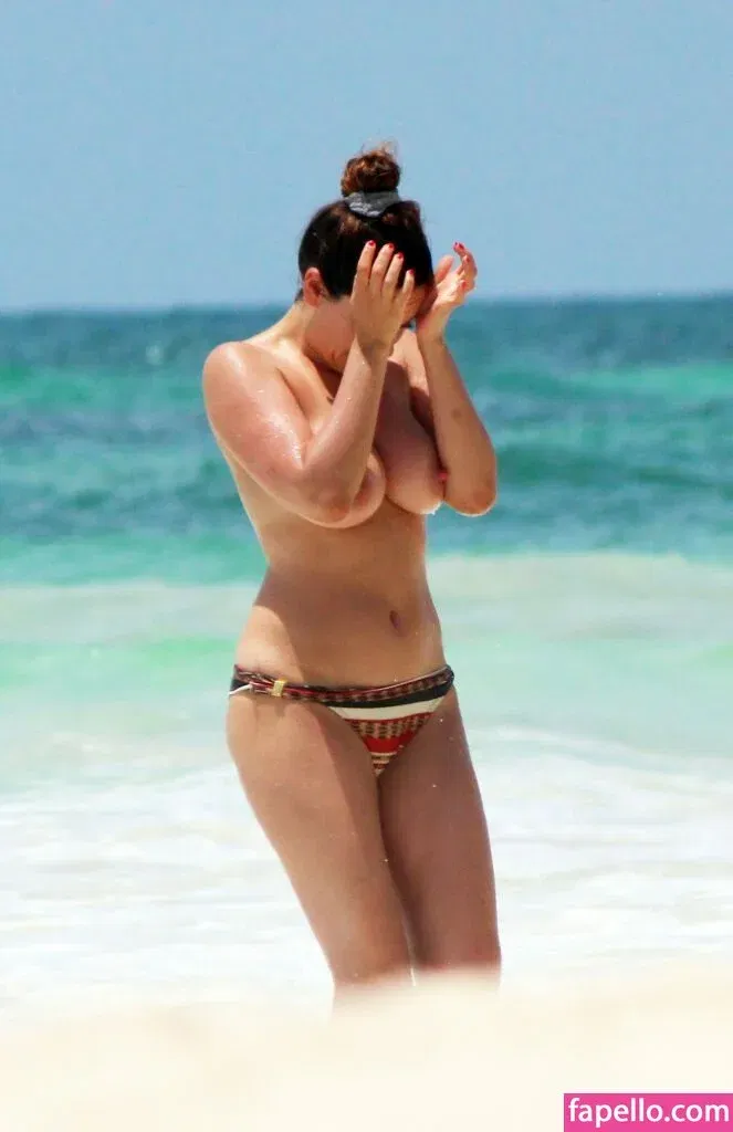 Kelly Brook Onlyfans Photo Gallery 