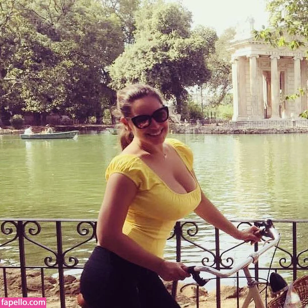 Kelly Brook Onlyfans Photo Gallery 
