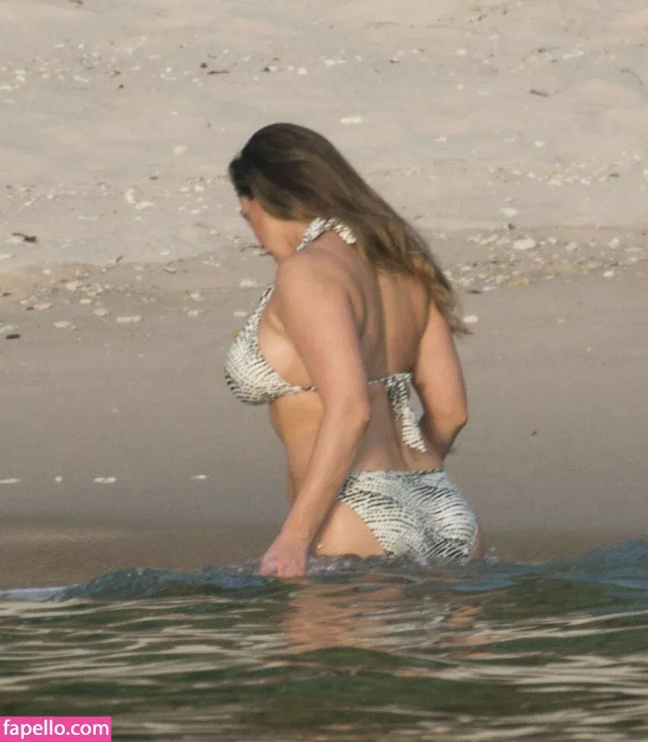 Kelly Brook Onlyfans Photo Gallery 