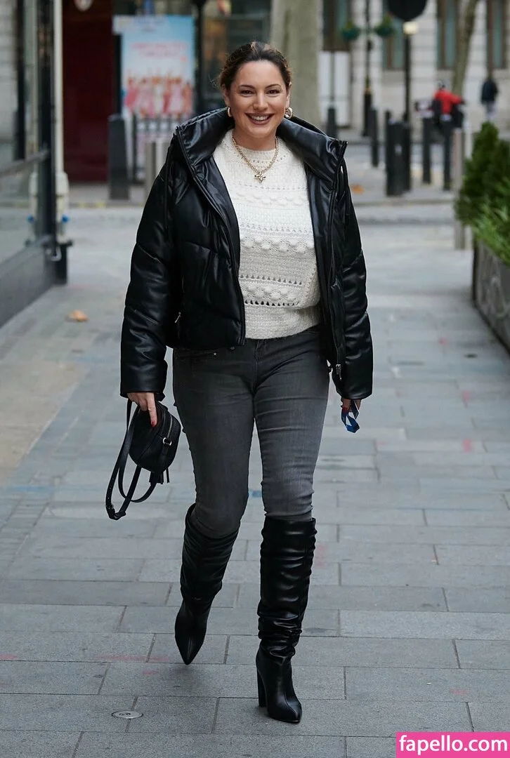 Kelly Brook Onlyfans Photo Gallery 