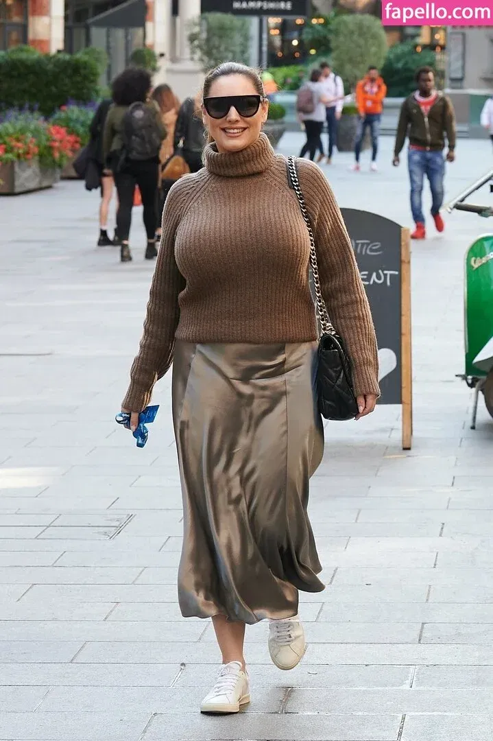 Kelly Brook Onlyfans Photo Gallery 