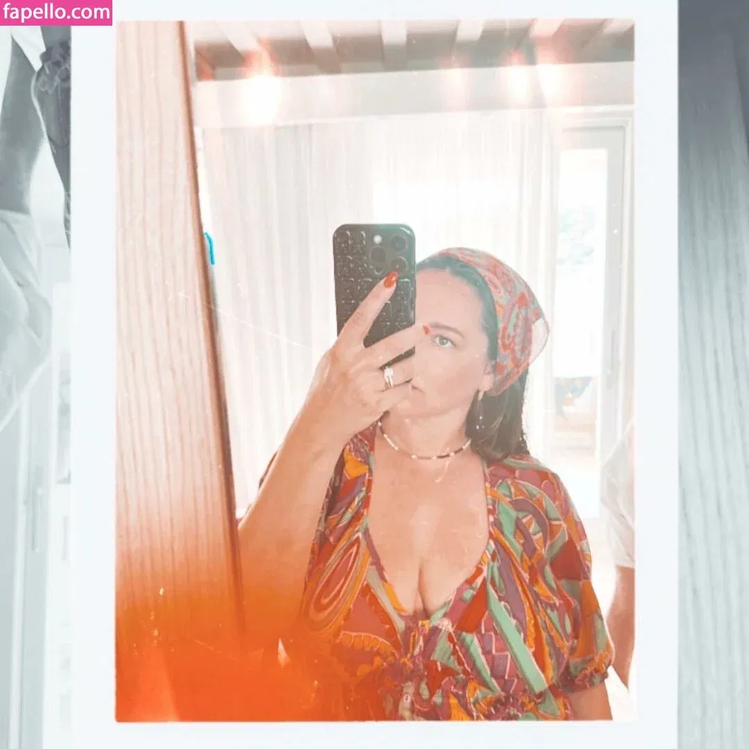 Kelly Brook Onlyfans Photo Gallery 