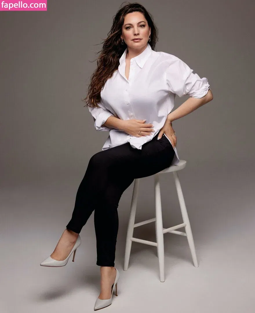 Kelly Brook Onlyfans Photo Gallery 