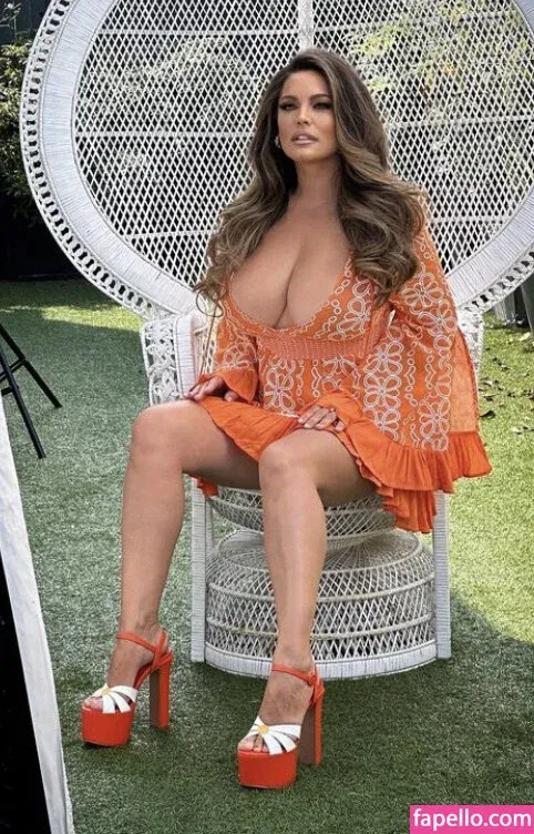 Kelly Brook Onlyfans Photo Gallery 
