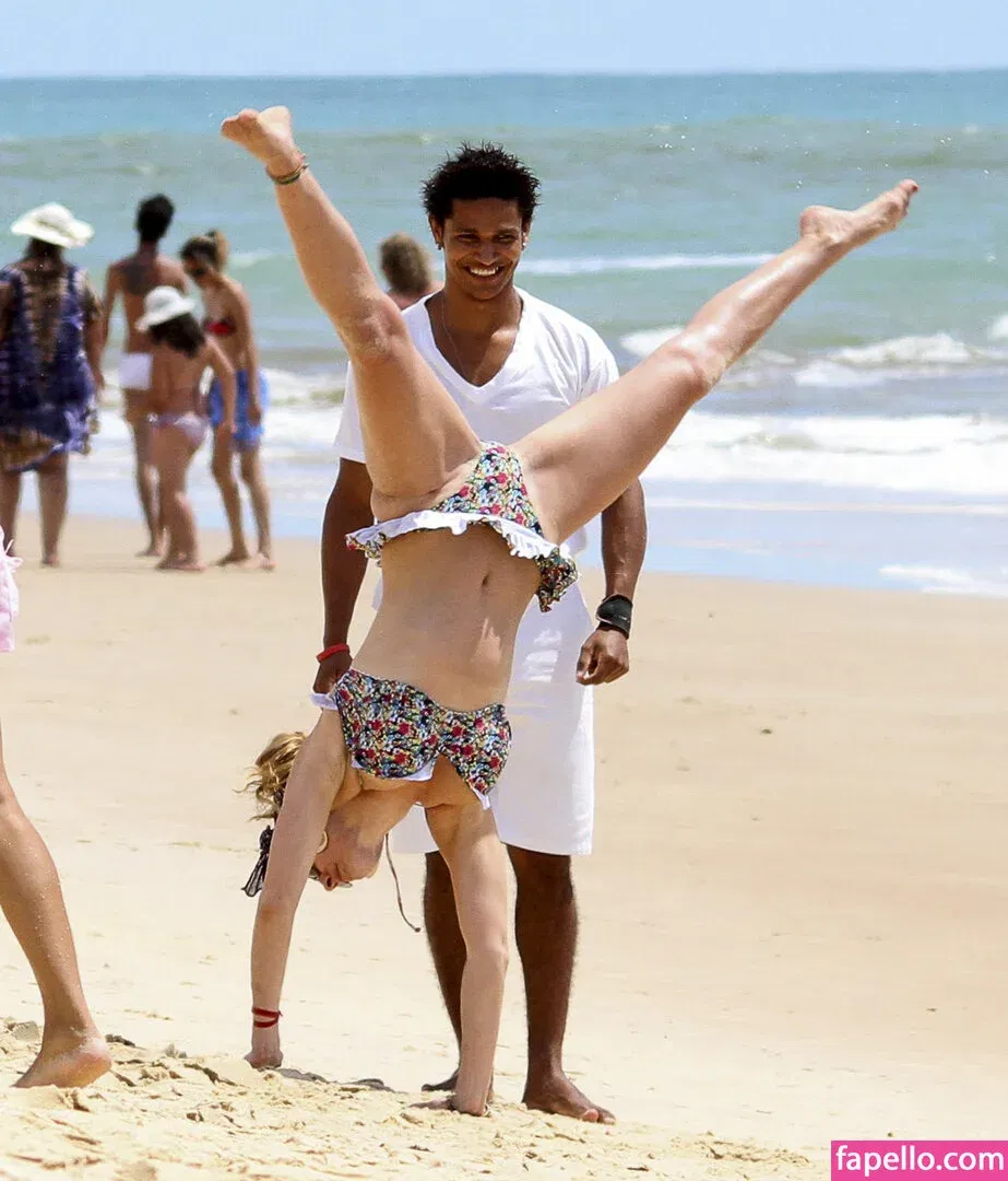 Kelly Brook Onlyfans Photo Gallery 