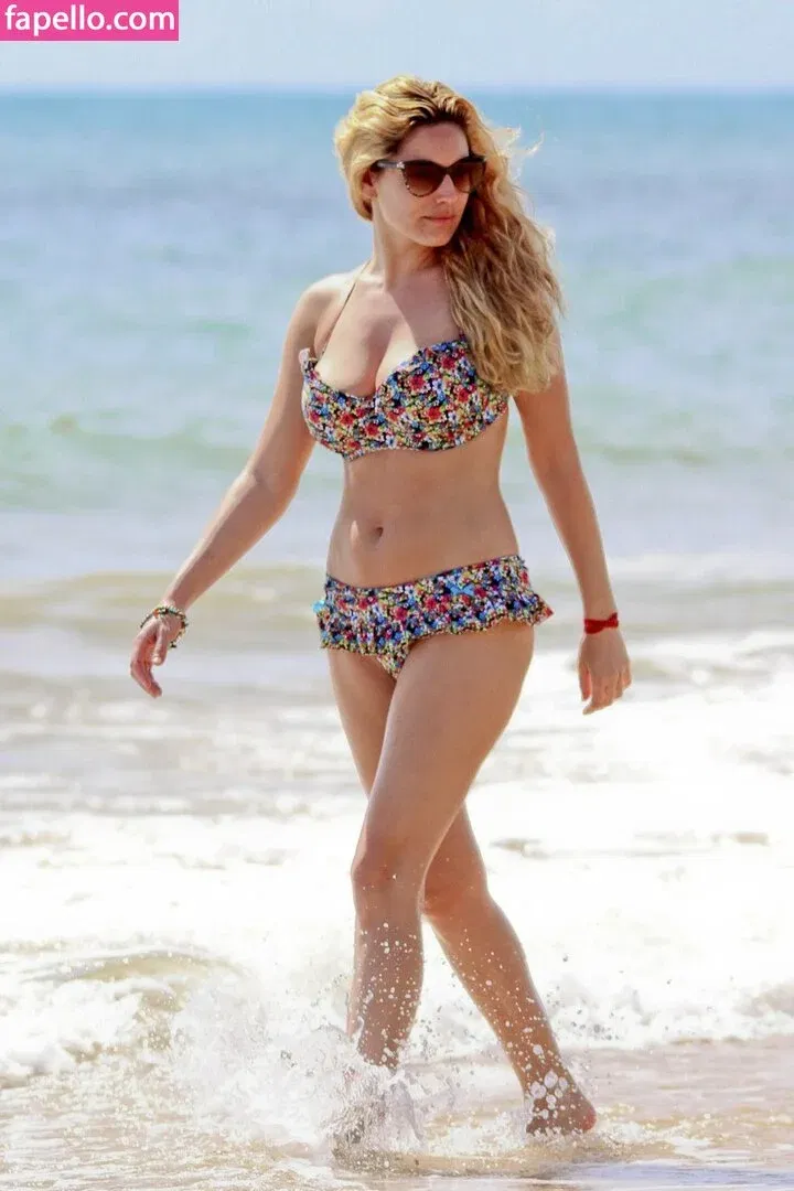 Kelly Brook Onlyfans Photo Gallery 