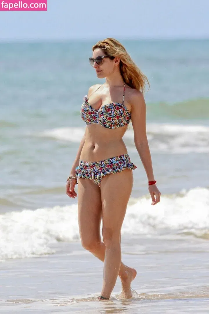 Kelly Brook Onlyfans Photo Gallery 