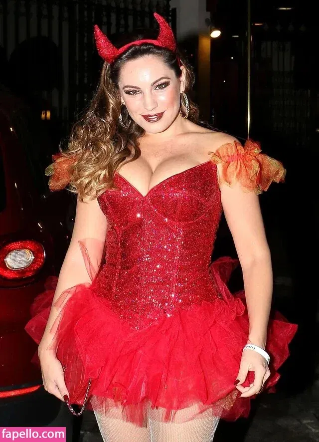 Kelly Brook Onlyfans Photo Gallery 