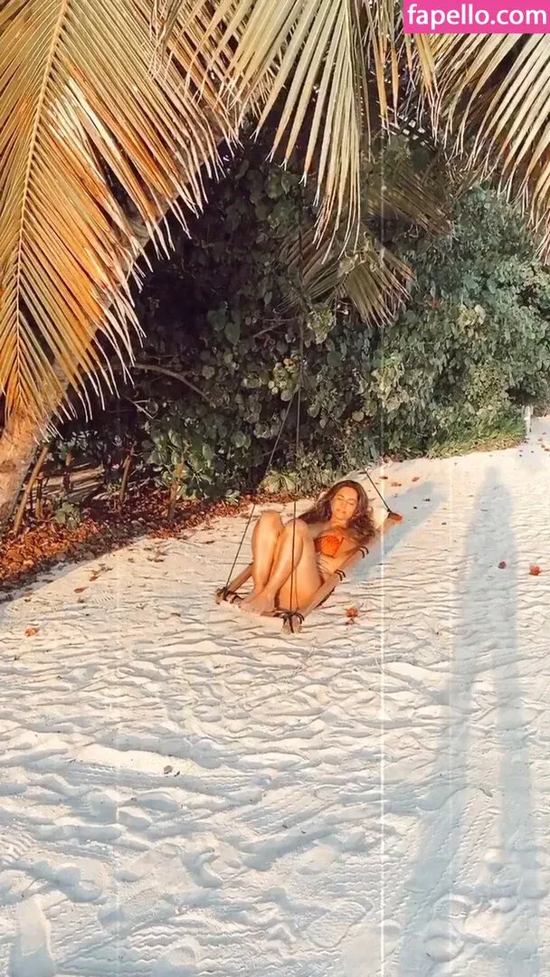 Kelly Brook Onlyfans Photo Gallery 