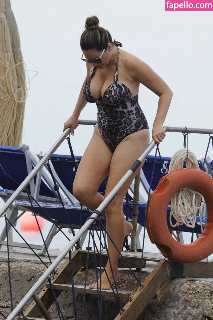 Kelly Brook Onlyfans Photo Gallery 