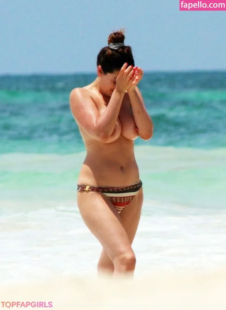 Kelly Brook Onlyfans Photo Gallery 