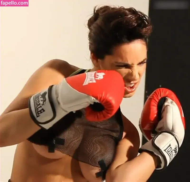 Kelly Brook Onlyfans Photo Gallery 