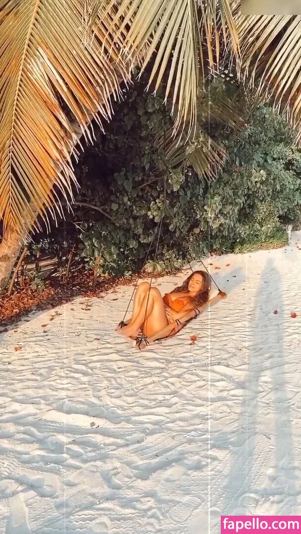 Kelly Brook Onlyfans Photo Gallery 