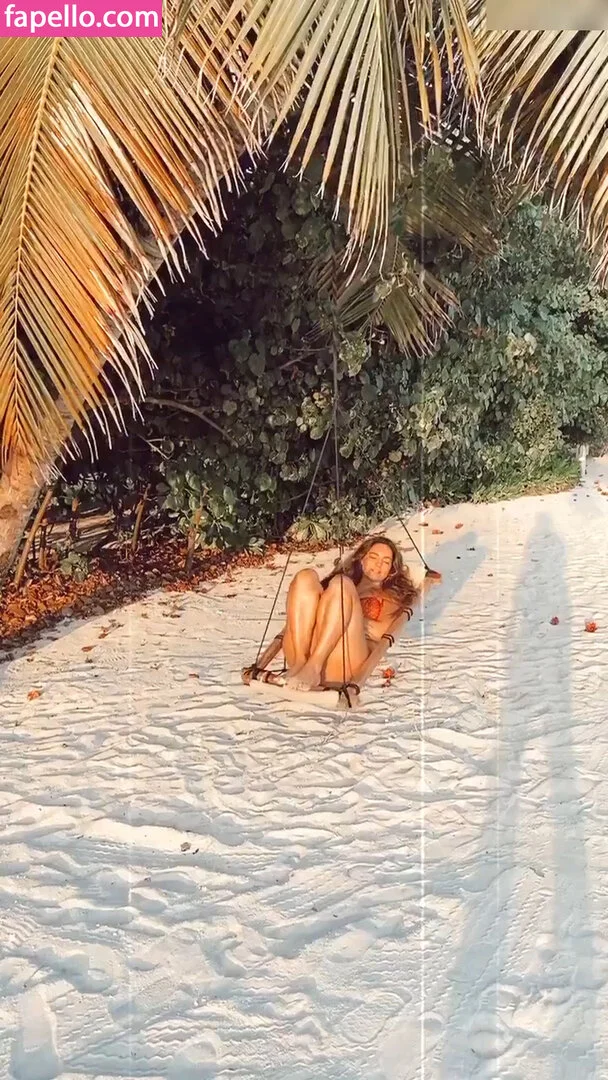 Kelly Brook Onlyfans Photo Gallery 