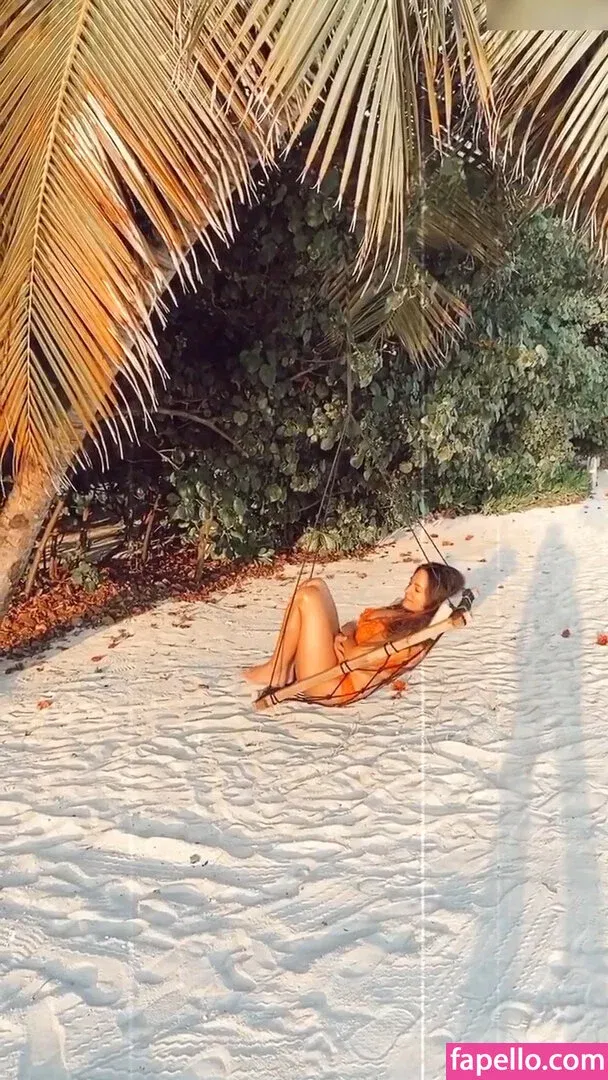 Kelly Brook Onlyfans Photo Gallery 