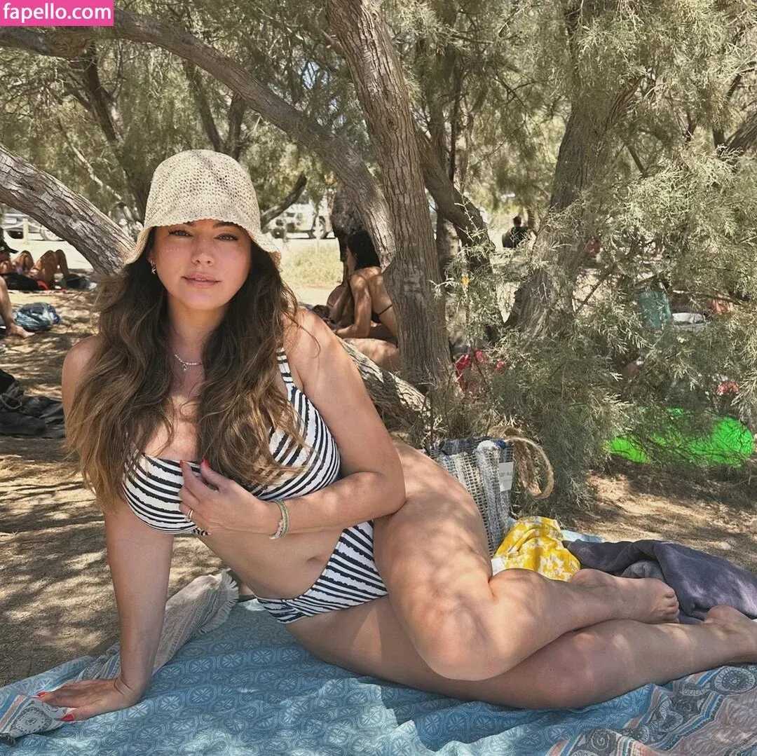 Kelly Brook Onlyfans Photo Gallery 