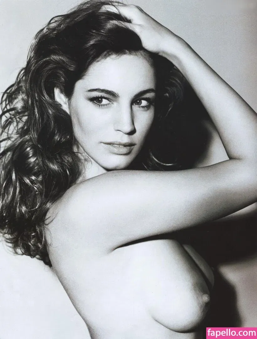 Kelly Brook Onlyfans Photo Gallery 