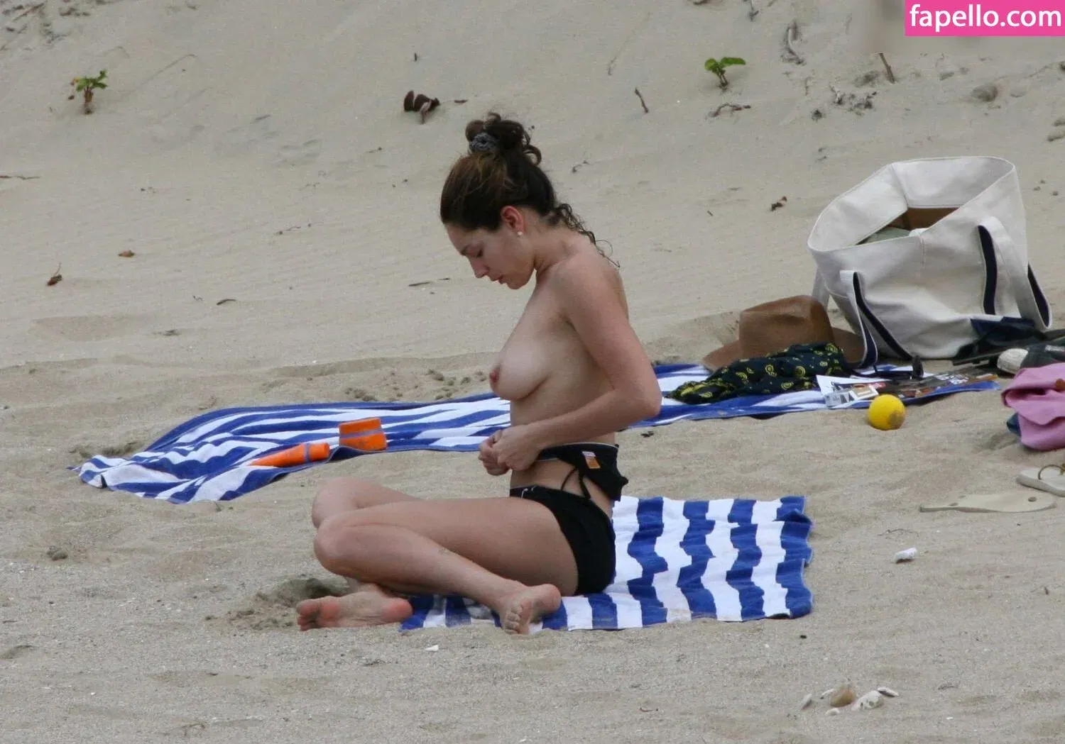 Kelly Brook Onlyfans Photo Gallery 