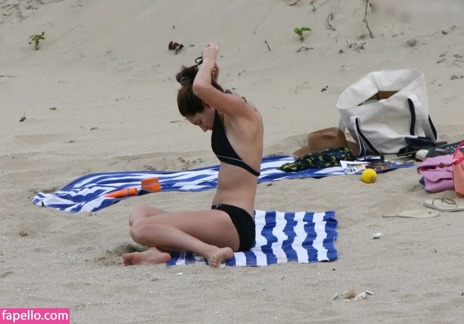 Kelly Brook Onlyfans Photo Gallery 