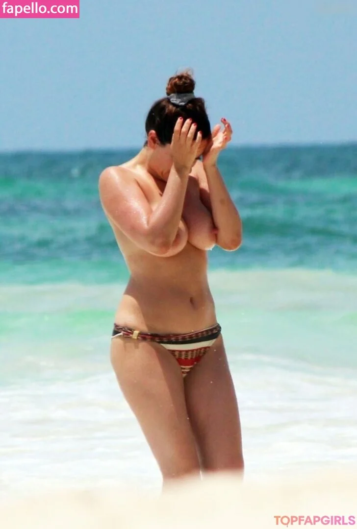 Kelly Brook Onlyfans Photo Gallery 