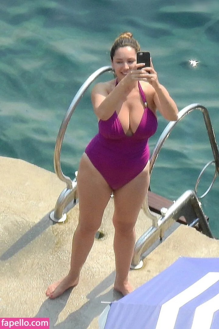Kelly Brook Onlyfans Photo Gallery 