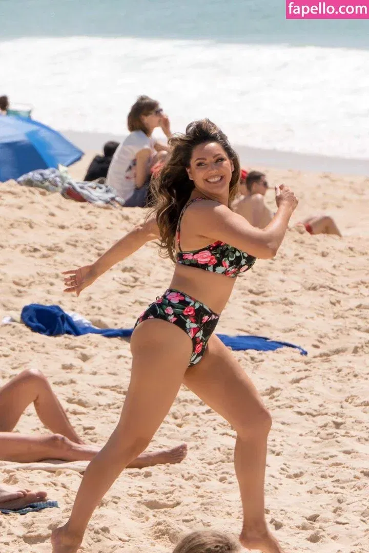 Kelly Brook Onlyfans Photo Gallery 