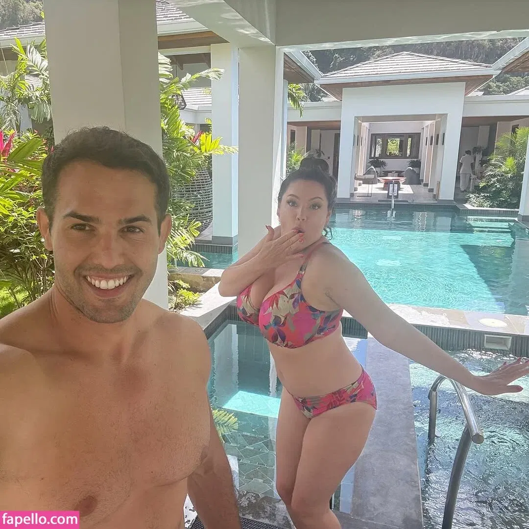 Kelly Brook Onlyfans Photo Gallery 