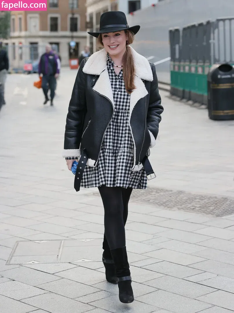 Kelly Brook Onlyfans Photo Gallery 