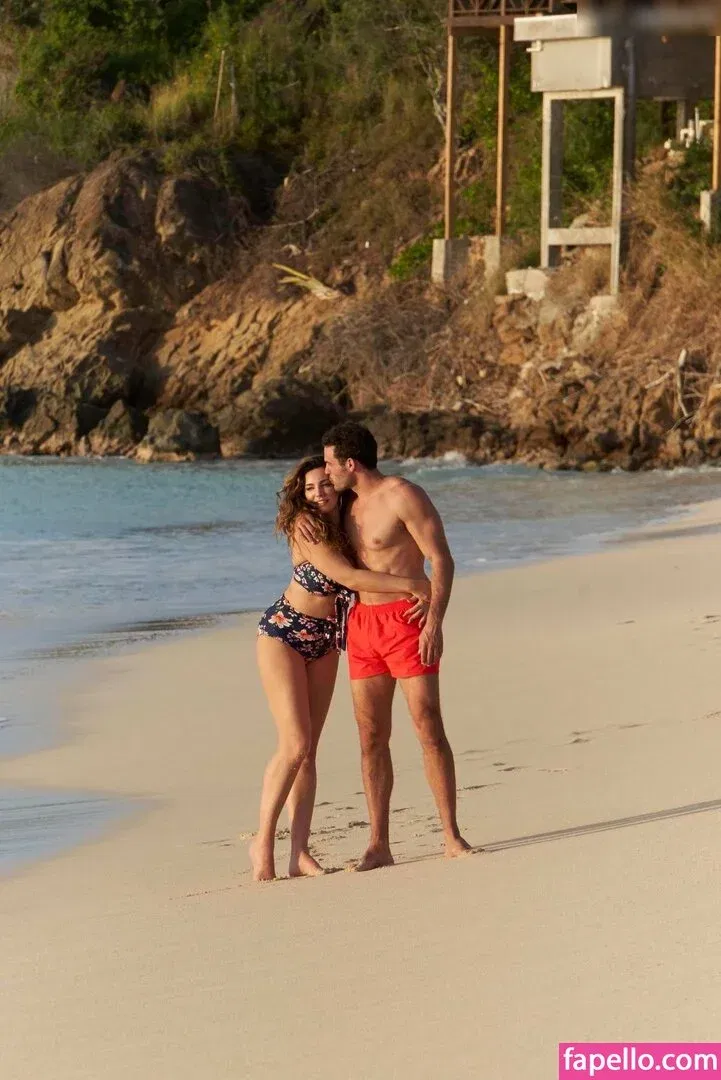 Kelly Brook Onlyfans Photo Gallery 