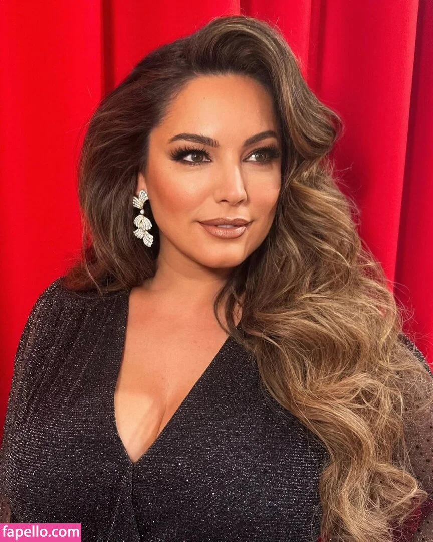 Kelly Brook Onlyfans Photo Gallery 