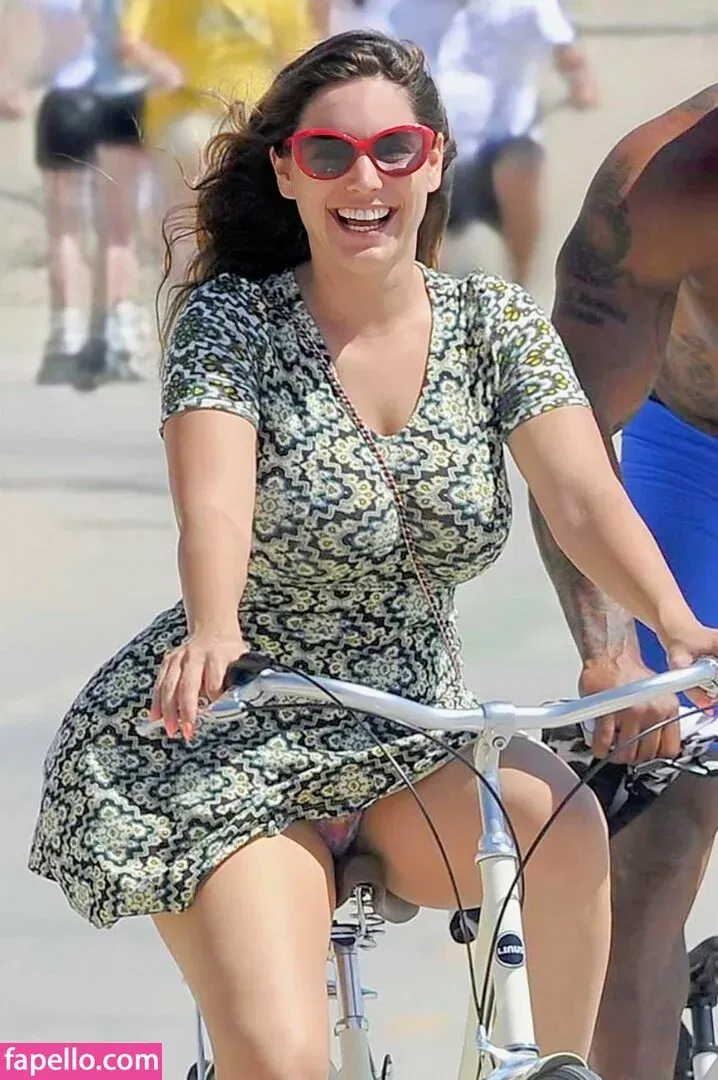 Kelly Brook Onlyfans Photo Gallery 