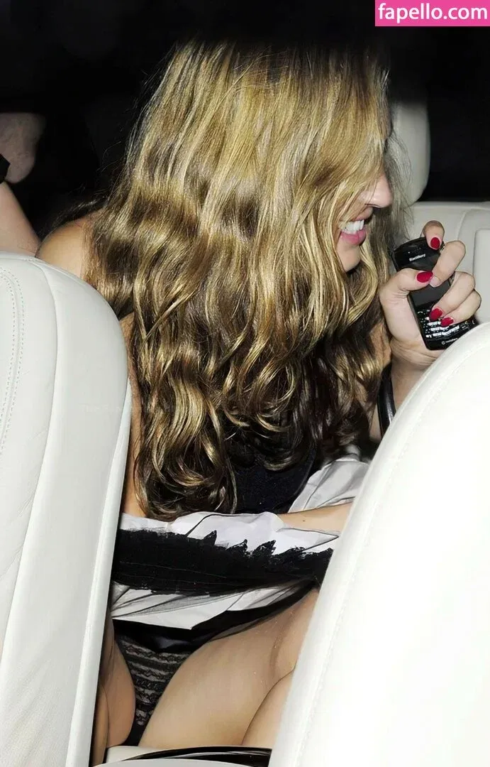 Kelly Brook Onlyfans Photo Gallery 