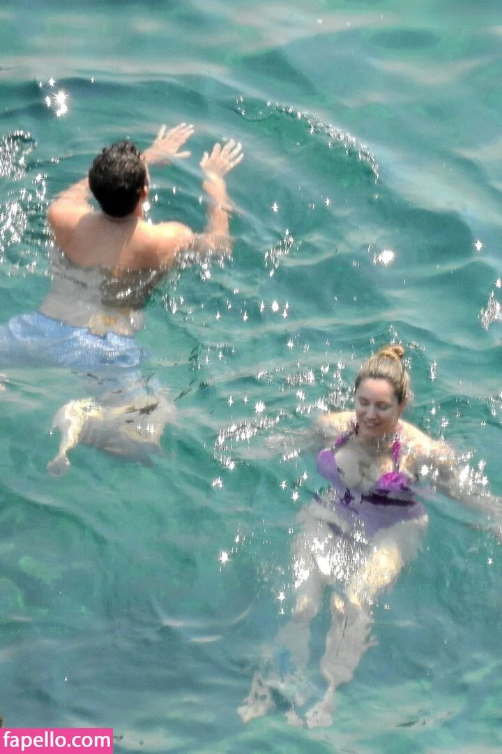 Kelly Brook Onlyfans Photo Gallery 